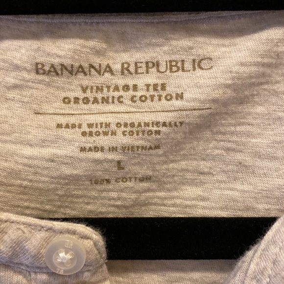 Banana Republic vintage long sleeve tee in Oatmeal. - Picture 2 of 3